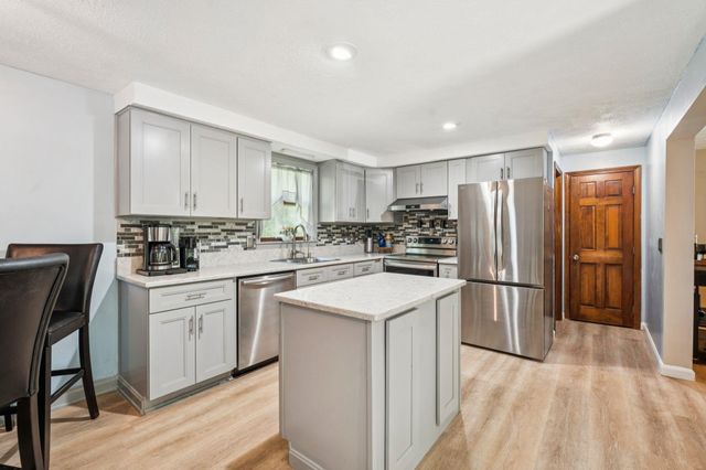 29 Wild Pasture Road, Kensington, NH 03833