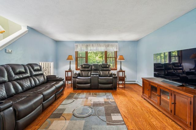 29 Wild Pasture Road, Kensington, NH 03833