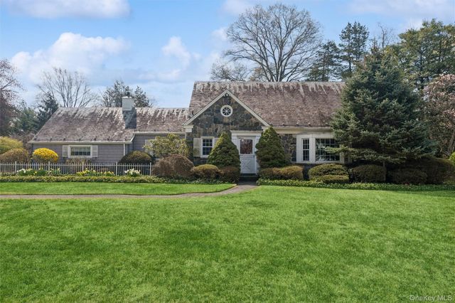89 Country Club Drive, Port Washington, NY 11050