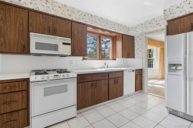 89 Country Club Drive, Port Washington, NY 11050