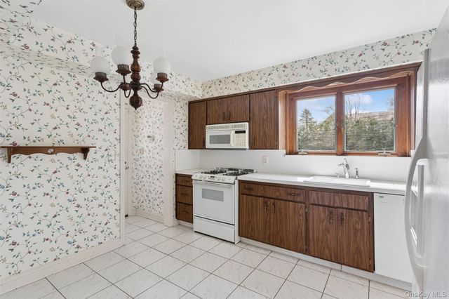 89 Country Club Drive, Port Washington, NY 11050