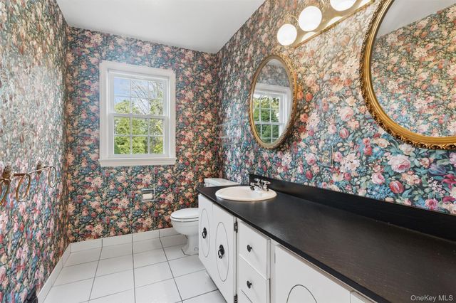 89 Country Club Drive, Port Washington, NY 11050