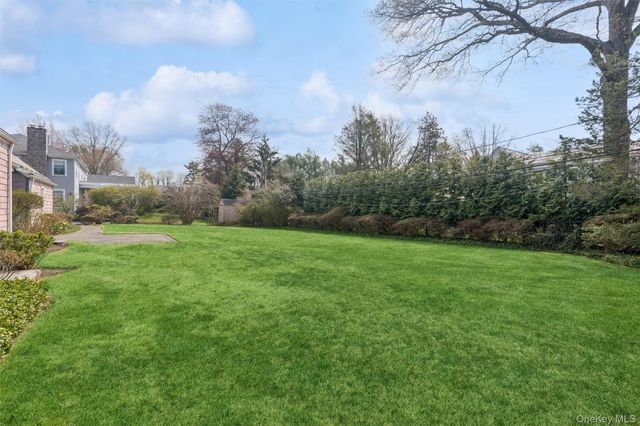 89 Country Club Drive, Port Washington, NY 11050