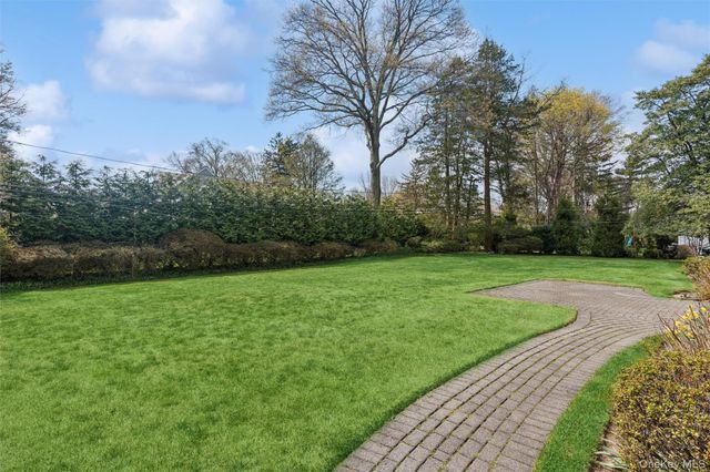 89 Country Club Drive, Port Washington, NY 11050