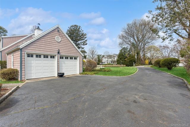 89 Country Club Drive, Port Washington, NY 11050