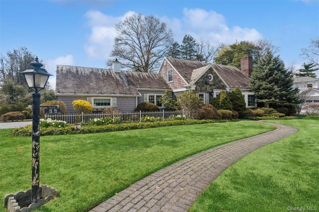 89 Country Club Drive, Port Washington, NY 11050