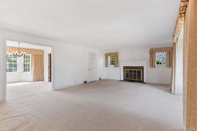 89 Country Club Drive, Port Washington, NY 11050