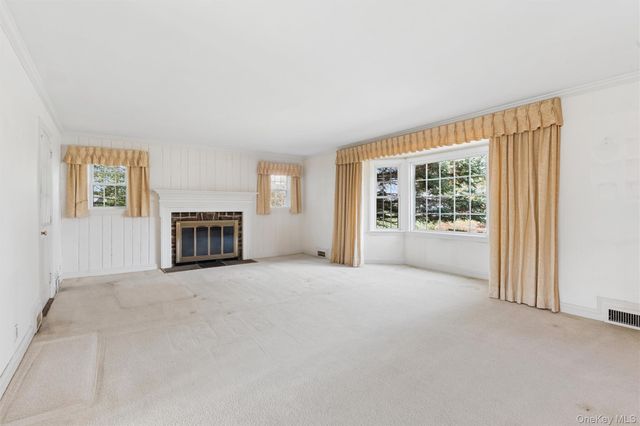 89 Country Club Drive, Port Washington, NY 11050