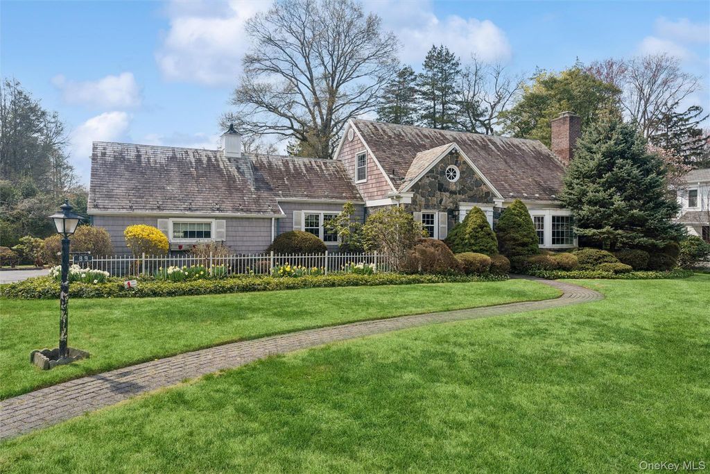 89 Country Club Drive, Port Washington, NY 11050