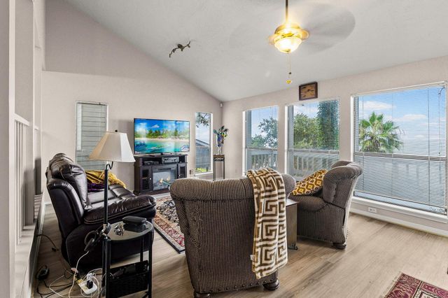 166 Bridgelanding, Onalaska, TX 77360