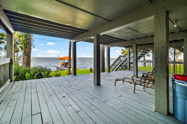 166 Bridgelanding, Onalaska, TX 77360