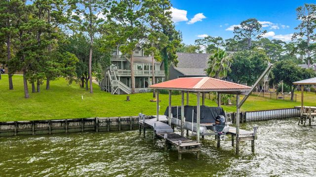 166 Bridgelanding, Onalaska, TX 77360