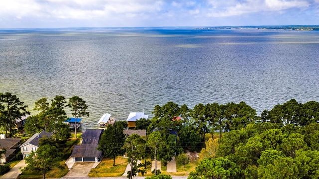 166 Bridgelanding, Onalaska, TX 77360