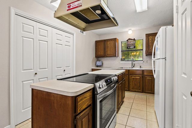 166 Bridgelanding, Onalaska, TX 77360