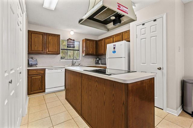 166 Bridgelanding, Onalaska, TX 77360