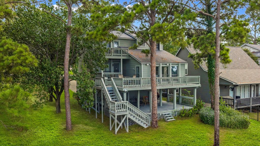 166 Bridgelanding, Onalaska, TX 77360