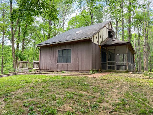 9531 E Tiki Drive, Rockville, IN 47872