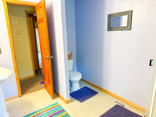 9531 E Tiki Drive, Rockville, IN 47872