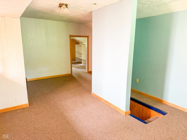9531 E Tiki Drive, Rockville, IN 47872