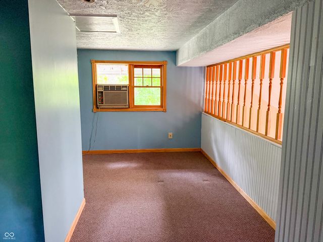 9531 E Tiki Drive, Rockville, IN 47872