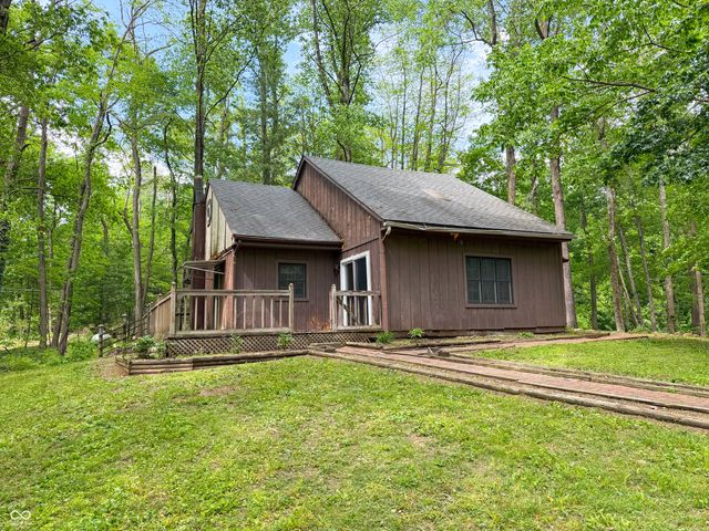 9531 E Tiki Drive, Rockville, IN 47872
