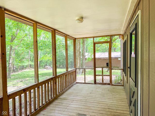 9531 E Tiki Drive, Rockville, IN 47872