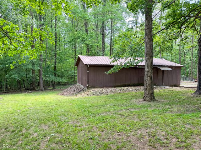 9531 E Tiki Drive, Rockville, IN 47872