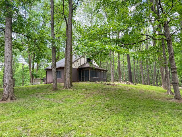 9531 E Tiki Drive, Rockville, IN 47872