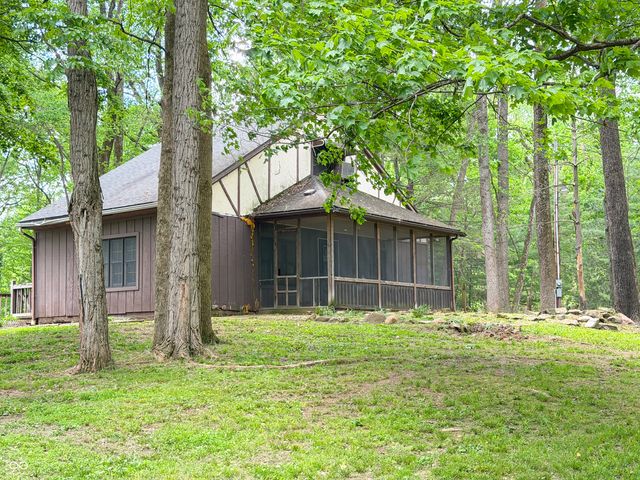 9531 E Tiki Drive, Rockville, IN 47872