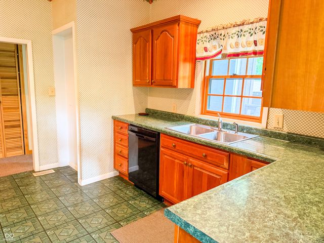 9531 E Tiki Drive, Rockville, IN 47872