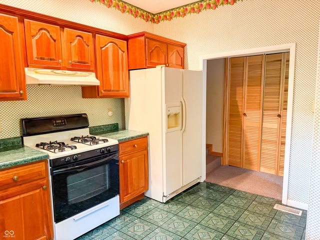 9531 E Tiki Drive, Rockville, IN 47872