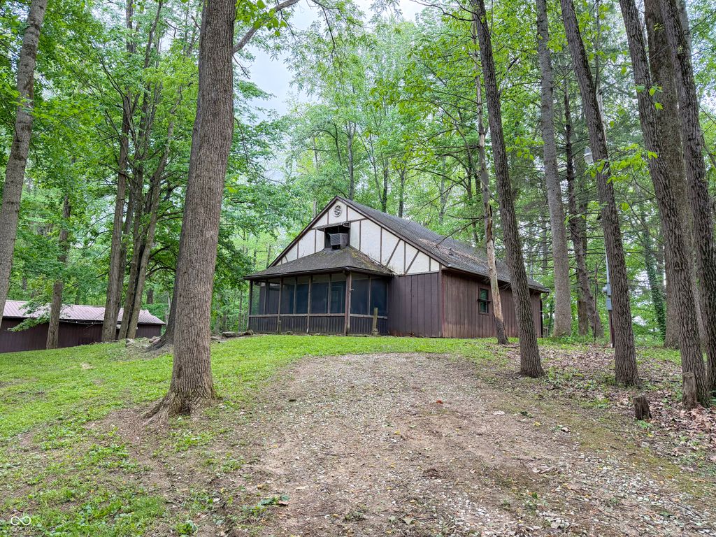 9531 E Tiki Drive, Rockville, IN 47872