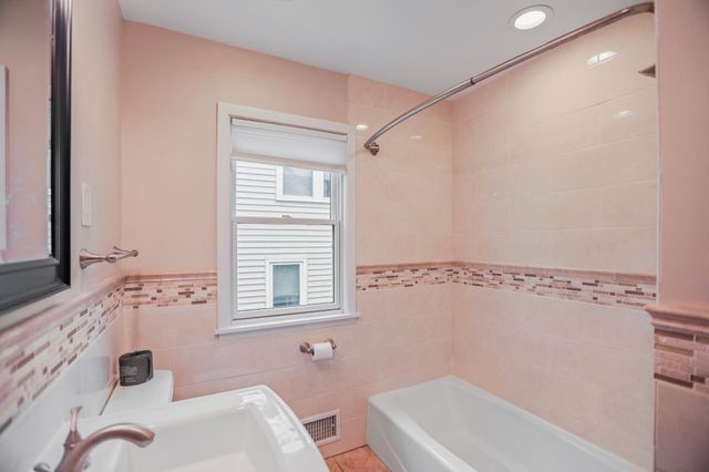 1273 Juno Avenue, Saint Paul, MN 55116