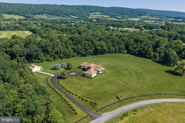 18291 CALUMET LN, Bluemont, VA 20135