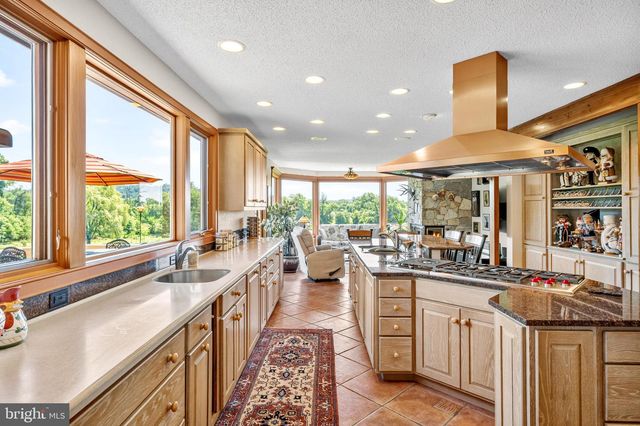 18291 CALUMET LN, Bluemont, VA 20135