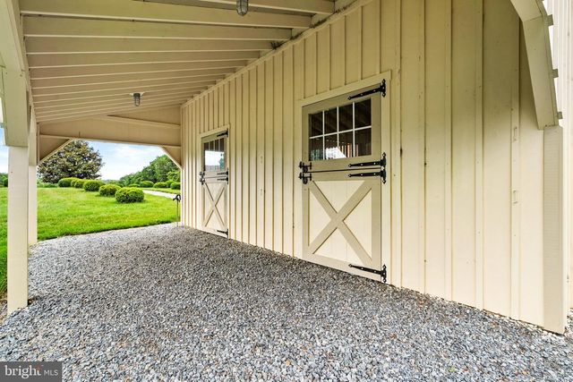 18291 CALUMET LN, Bluemont, VA 20135