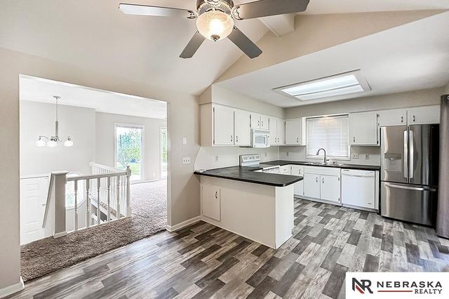 9912 S 9th Avenue, Bellevue, NE 68123