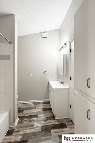 9912 S 9th Avenue, Bellevue, NE 68123