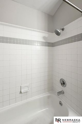 9912 S 9th Avenue, Bellevue, NE 68123