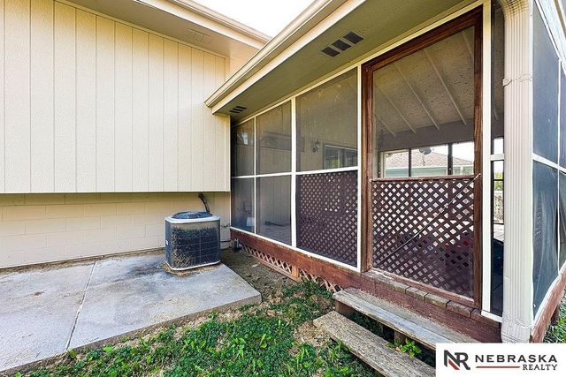 9912 S 9th Avenue, Bellevue, NE 68123