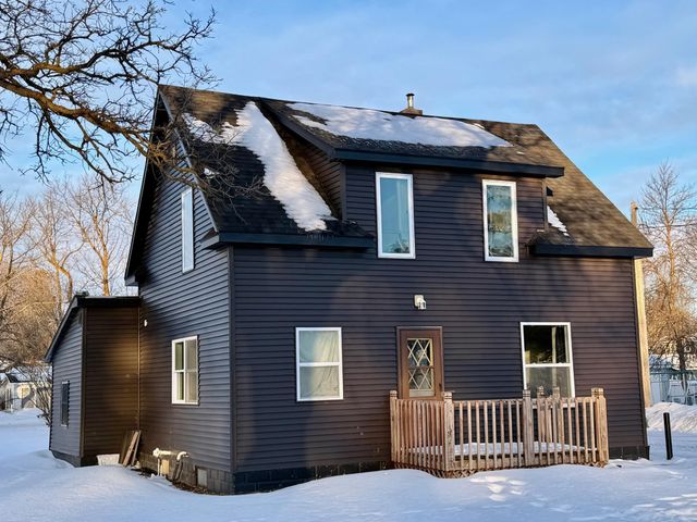 301 7th Avenue SE, Roseau, MN 56751