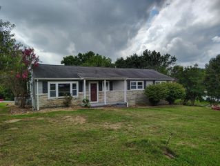 108 Young Ave, Lafayette, TN 37083