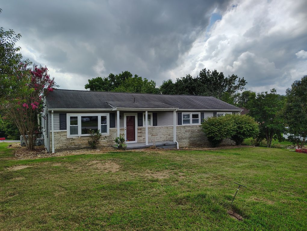 108 Young Ave, Lafayette, TN 37083