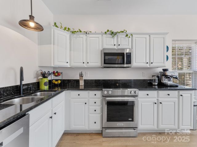 4022 Carl Parmer Drive, Harrisburg, NC 28075