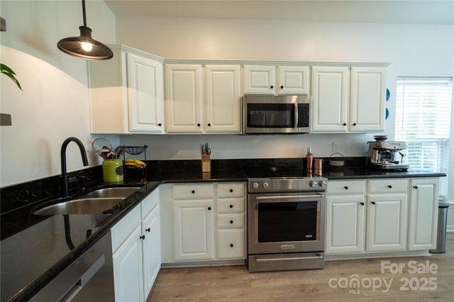 4022 Carl Parmer Drive, Harrisburg, NC 28075