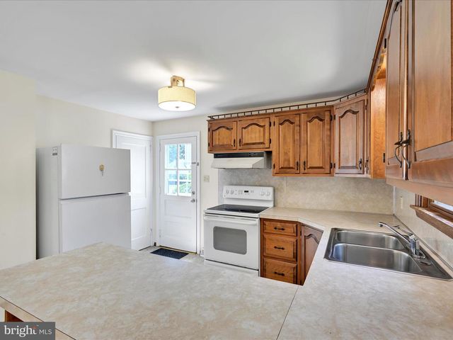 28 NURSERY LN, Lancaster, PA 17603