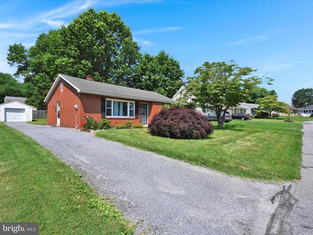 28 NURSERY LN, Lancaster, PA 17603