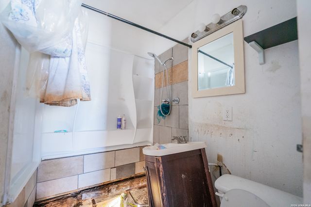 3102 Neptune, San Antonio, TX 78226