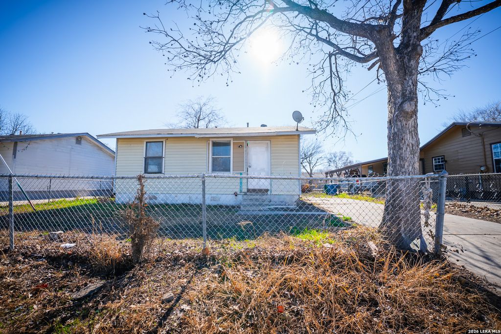 3102 Neptune, San Antonio, TX 78226