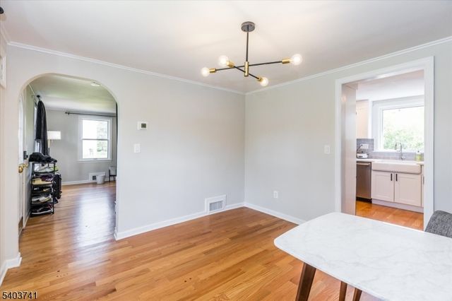 8 Venetia Ave, Cranford Twp., NJ 07016